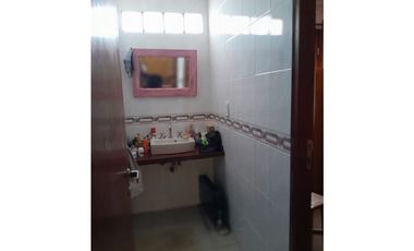 VENTA CHALET 4 AMBIENTES CON DEP. Y GARAGE DOBLE - APTO CREDITO