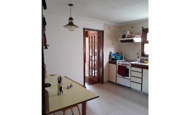 VENTA CHALET 4 AMBIENTES CON DEP. Y GARAGE DOBLE - APTO CREDITO