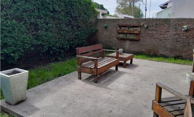 VENTA CHALET 4 AMBIENTES CON DEP. Y GARAGE DOBLE - APTO CREDITO