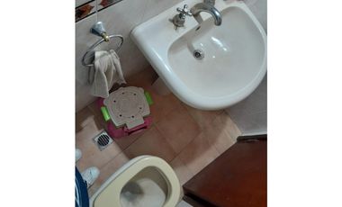 VENTA CHALET 4 AMBIENTES CON DEP. Y GARAGE DOBLE - APTO CREDITO