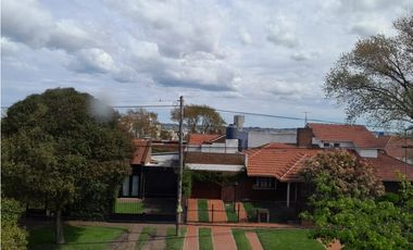 VENTA CHALET 4 AMBIENTES CON DEP. Y GARAGE DOBLE - APTO CREDITO