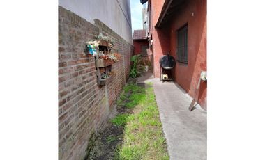 VENTA CHALET 4 AMBIENTES CON DEP. Y GARAGE DOBLE - APTO CREDITO