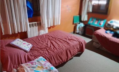 VENTA CHALET 4 AMBIENTES CON DEP. Y GARAGE DOBLE - APTO CREDITO