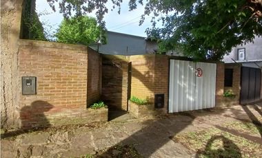 VENTA CASA ESTILO ANTIGUA 3 AMB. COCHERA, GRAN PARQUE GARAY AL 4500