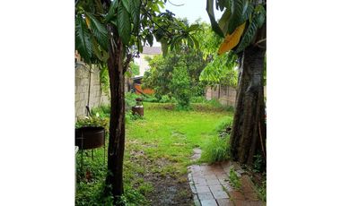 VENTA CASA ESTILO ANTIGUA 3 AMB. COCHERA, GRAN PARQUE GARAY AL 4500