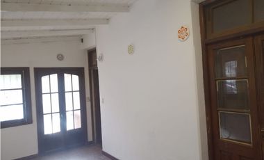 VENTA CASA ESTILO ANTIGUA 3 AMB. COCHERA, GRAN PARQUE GARAY AL 4500