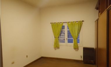 VENTA CASA ESTILO ANTIGUA 3 AMB. COCHERA, GRAN PARQUE GARAY AL 4500