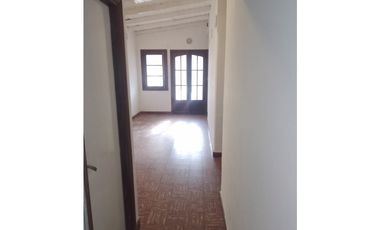 VENTA CASA ESTILO ANTIGUA 3 AMB. COCHERA, GRAN PARQUE GARAY AL 4500