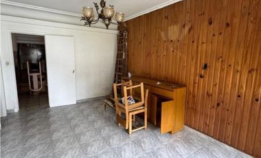 CHALET 3 AMB. GARAGE + COCHERA,  QUINCHO Y PARQUE BARRIO VILLA PRIMERA