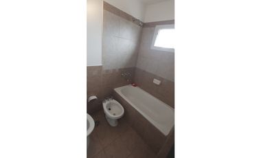 DUPLEX 3 DORMITORIOS. COCHERA. QUINCHO. PARQUE CAPITAL