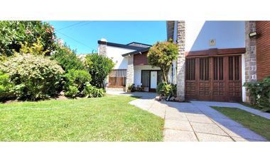 ALQUILER IMPORTANTE CHALET 4 AMBIENTES USO PROFESIONAL y/o FAMILIAR