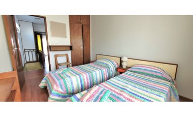 ALQUILER IMPORTANTE CHALET 4 AMBIENTES USO PROFESIONAL y/o FAMILIAR