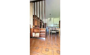 ALQUILER IMPORTANTE CHALET 4 AMBIENTES USO PROFESIONAL y/o FAMILIAR
