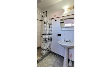 ALQUILER IMPORTANTE CHALET 4 AMBIENTES USO PROFESIONAL y/o FAMILIAR