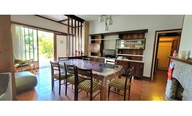 ALQUILER IMPORTANTE CHALET 4 AMBIENTES USO PROFESIONAL y/o FAMILIAR