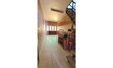 ALQUILER IMPORTANTE CHALET 4 AMBIENTES USO PROFESIONAL y/o FAMILIAR