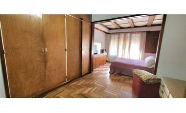 ALQUILER IMPORTANTE CHALET 4 AMBIENTES USO PROFESIONAL y/o FAMILIAR