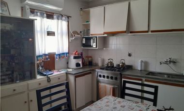 VENTA CASA APTO CREDITO 3 AMBIENTES CON GARAGE DOBLE, PATIO Y LAVADERO