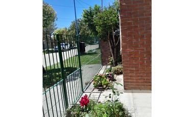 VENTA CASA APTO CREDITO 3 AMBIENTES CON GARAGE DOBLE, PATIO Y LAVADERO