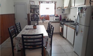 VENTA CASA APTO CREDITO 3 AMBIENTES CON GARAGE DOBLE, PATIO Y LAVADERO