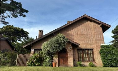 PINAMAR- CASA FRAGATA 25 DE MAYO ( 150 MTS DEL MAR)