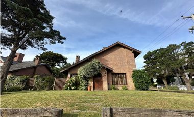 PINAMAR- CASA FRAGATA 25 DE MAYO ( 150 MTS DEL MAR)