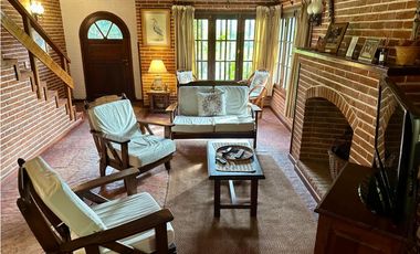 PINAMAR- CASA FRAGATA 25 DE MAYO ( 150 MTS DEL MAR)