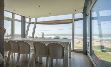 PINAMAR - CASA FAMILY  FRENTE AL MAR