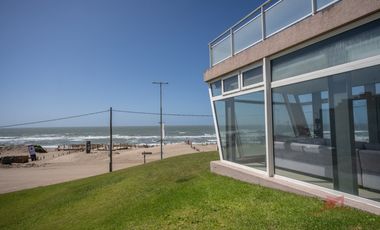 PINAMAR - CASA FAMILY  FRENTE AL MAR