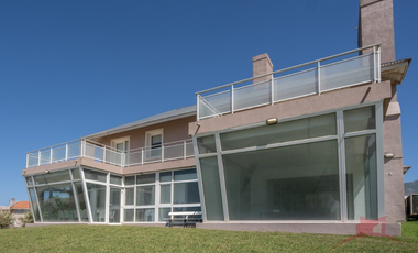 PINAMAR - CASA FAMILY  FRENTE AL MAR