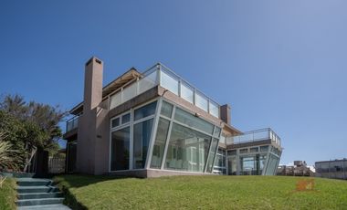 PINAMAR - CASA FAMILY  FRENTE AL MAR