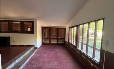 SE VENDE CASA C/PILETA + OFICINAS SOBRE AVDA BS AS - CENTRO ALMAFUERTE