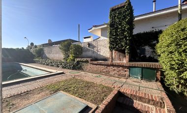 SE VENDE CASA C/PILETA + OFICINAS SOBRE AVDA BS AS - CENTRO ALMAFUERTE