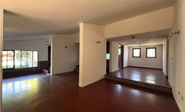 SE ALQUILA CASA 4 DORM C/PILETA SOBRE AVDA BS AS - CENTRO ALMAFUERTE