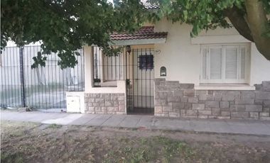 VENTA CHALET 3 AMB COLON AL 6400 GRAN GGE Z/ COMERCIAL Y RESIDENC