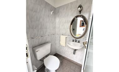 SE VENDE CASA 3 DORM. EN RIO 3, B° LAS VIOLETAS - APTA CREDITO HIP.