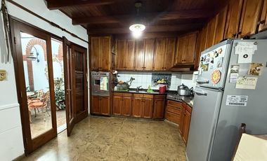 SE VENDE CASA 3 DORM. EN RIO 3, B° LAS VIOLETAS - APTA CREDITO HIP.