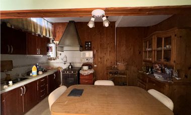 SE VENDE CASA CON LOCAL COMERCIAL EN EL CENTRO DE ALMAFUERTE