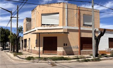 SE VENDE CASA CON LOCAL COMERCIAL EN EL CENTRO DE ALMAFUERTE