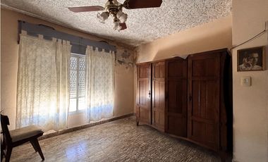 SE VENDE CASA CON LOCAL COMERCIAL EN EL CENTRO DE ALMAFUERTE