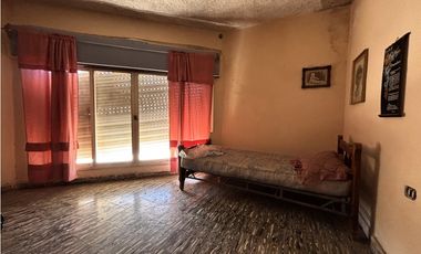 SE VENDE CASA CON LOCAL COMERCIAL EN EL CENTRO DE ALMAFUERTE