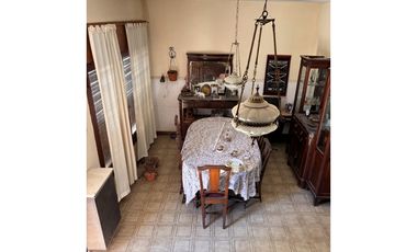 SE VENDE CASA CON LOCAL COMERCIAL EN EL CENTRO DE ALMAFUERTE
