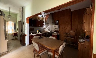 SE VENDE CASA CON LOCAL COMERCIAL EN EL CENTRO DE ALMAFUERTE