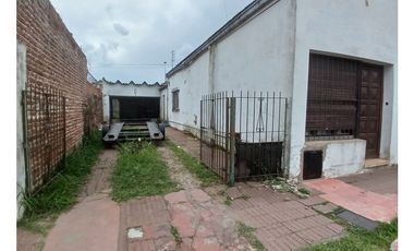 VENTA CASA 3 AMB. ENTRADA P/ VEHICULOS, DEPOSITO O TALLER, PARQUE