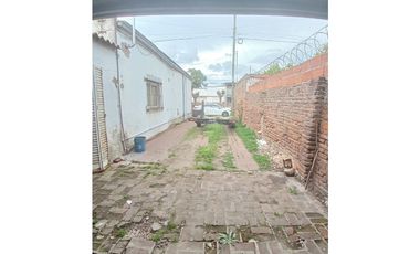 VENTA CASA 3 AMB. ENTRADA P/ VEHICULOS, DEPOSITO O TALLER, PARQUE