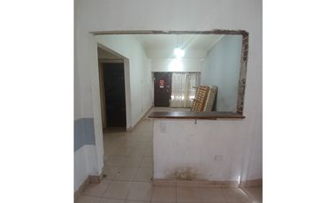 VENTA CASA 3 AMB. ENTRADA P/ VEHICULOS, DEPOSITO O TALLER, PARQUE