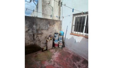 VENTA CASA 3 AMB. ENTRADA P/ VEHICULOS, DEPOSITO O TALLER, PARQUE