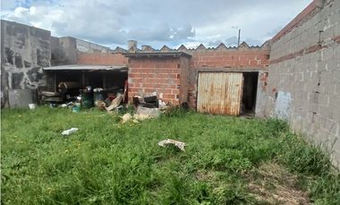 VENTA CASA 3 AMB. ENTRADA P/ VEHICULOS, DEPOSITO O TALLER, PARQUE