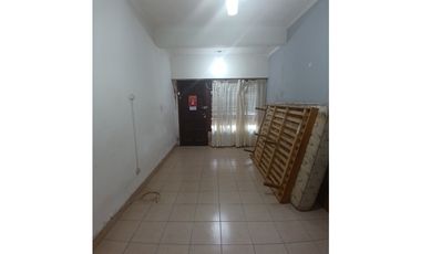 VENTA CASA 3 AMB. ENTRADA P/ VEHICULOS, DEPOSITO O TALLER, PARQUE