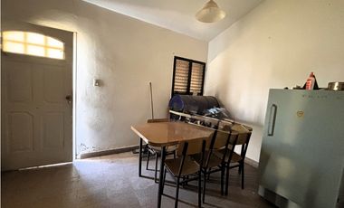 SE VENDE CASA 2 DORM. EN BARRIO PINARES - ALMAFUERTE